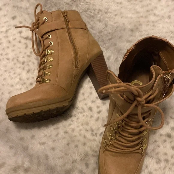 Guess - Picture 3 of 5